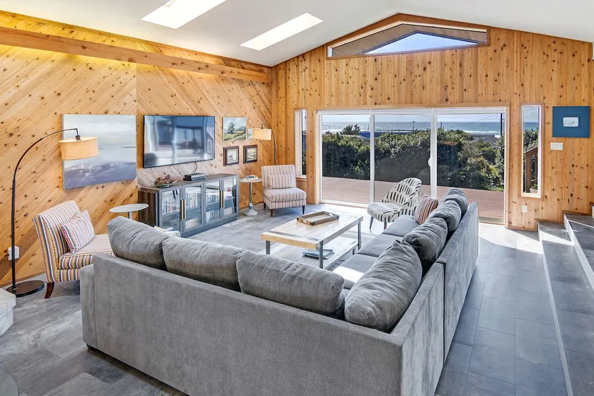 Short Walk to a Sandy Beach! Ocean Views! Dog Friendly! - Image 1