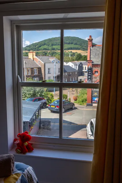 Mycroft 2 bed apartment - Image 1