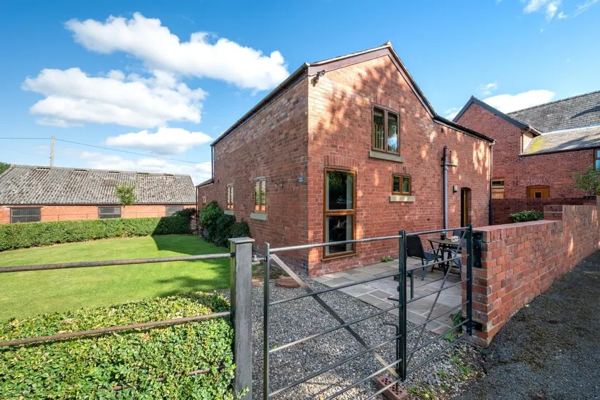 2 Bed in Wrexham oc-26687 - Image 1