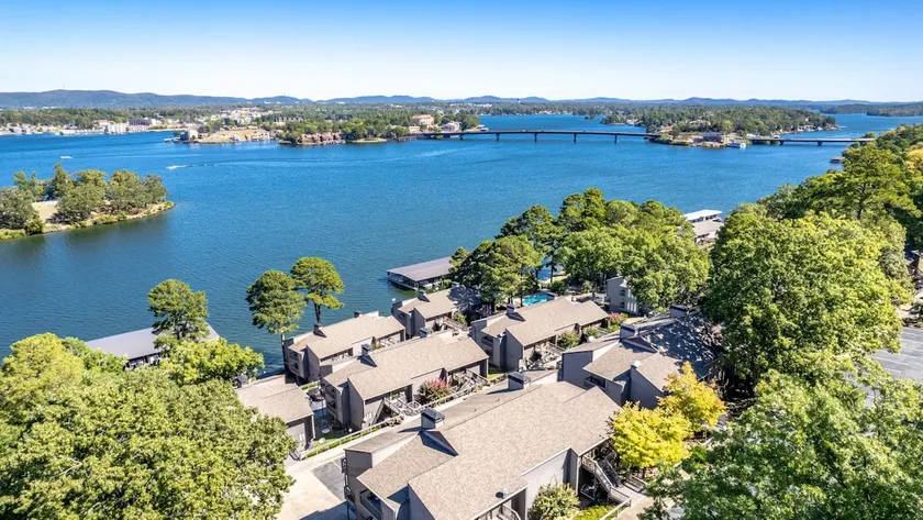 Lake Hamilton’s Best 2 Bed/2 Bath Retreat - Image 1
