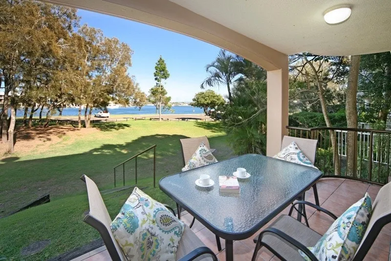 Beachport 16 Waterfront Views Apt - Image 1