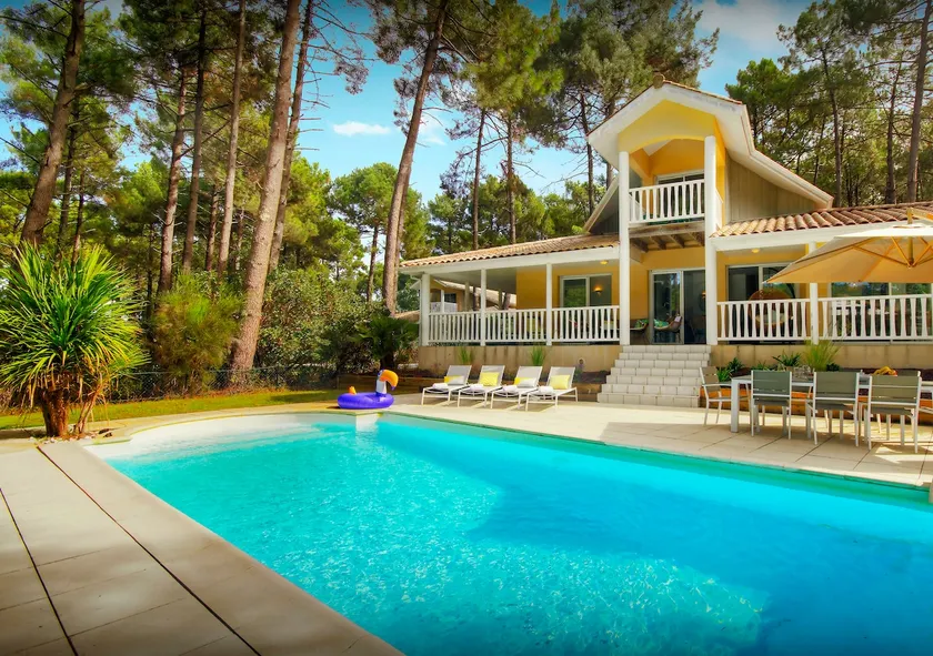 Summer villa with private pool - Image 1