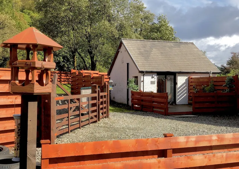 The Wee Ludging - A Cosy Riverside Cottage for Two - Image 1