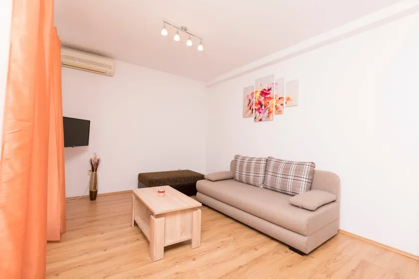 Apartments Petea Omis - Image 1