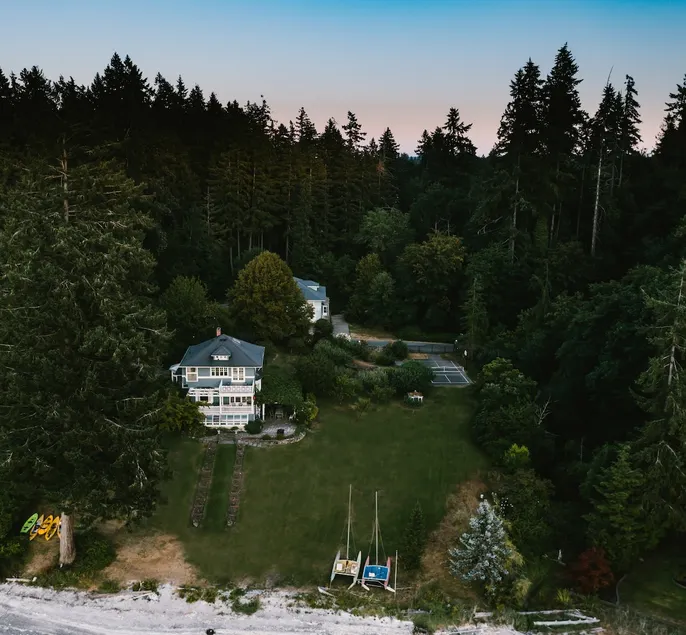 Private beach, 6 acres of land, historic home! - Image 1