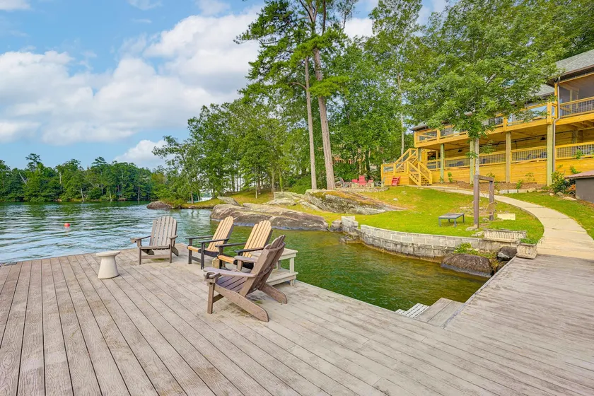 'Arcade Cove' - Renovated Lake Martin Home w/ Dock - Image 1