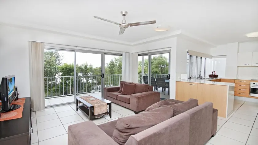 Einheit 2, Sea Breeze Villas-39 First Avenue Coolum - WIFI, 400 Bond - Image 1