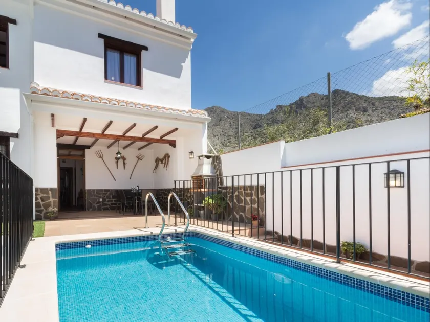 New house with pool, barbecue, wifi and aircon - Image 1