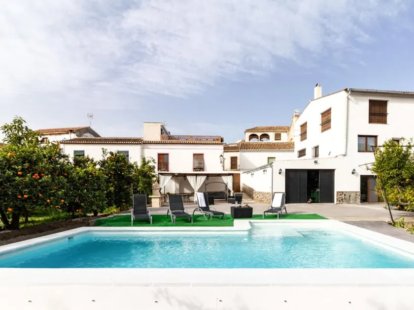 Bright house with terrace and orange garden - Image 1