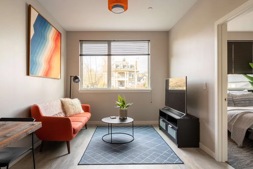Hip 1BR • Retro-Modern Vibes • Prime SE Spot - Image 1