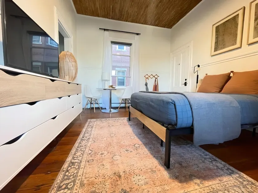 Walk-able Portland Studio - Image 1