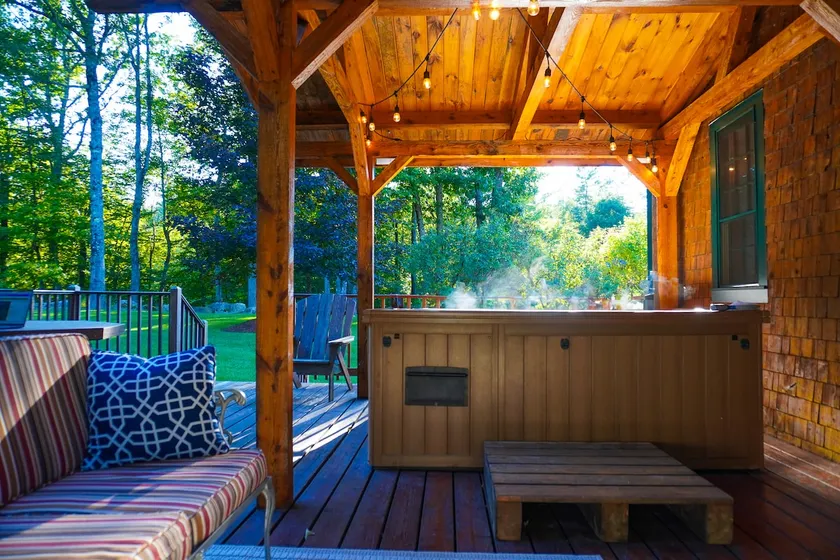20mins BNH Pavilion- Large Home, Hot Tub, Firepit - Image 1