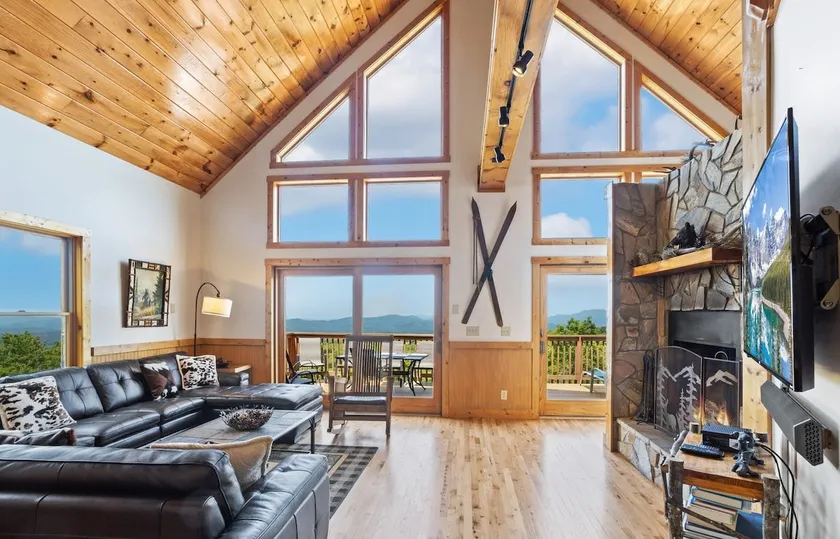 6BR Beech Mtn Lodge: 180° Views & Game Room - Image 1