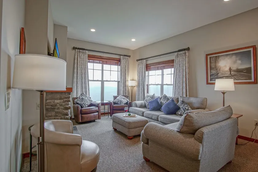 Soaring Eagle #404: 3 bedroom 2 bath Corner Penthouse - Image 1