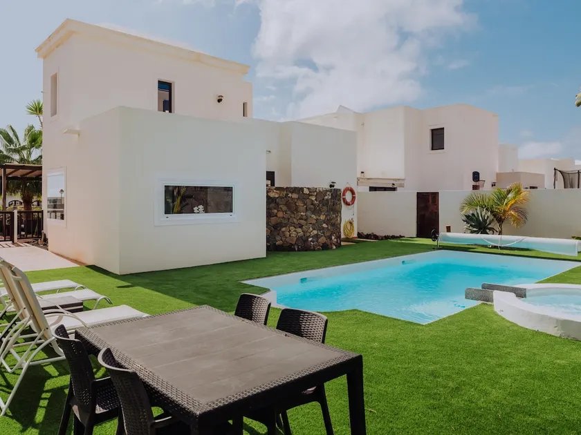 Villa Alba Deluxe & Spa Pool - Image 1
