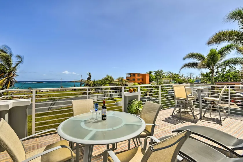Oceanside Vega Baja Beach House Paradise con vistas! - Image 1