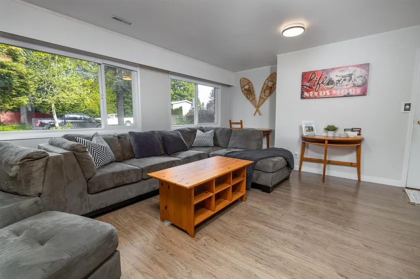 Quiet Area Near Downtown Walkable To Cafes - Image 1