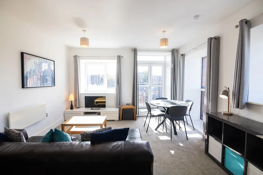 Entire 2 Bed - Free Parking - 45 - The Cosy Collection - Image 1