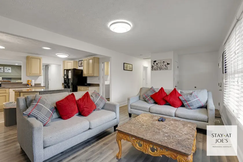 Private 4 BDRM house, 5 Miles from Downtown #4 - Image 1