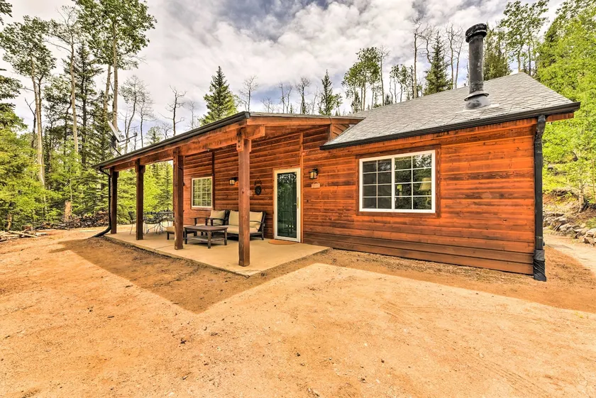 'Bobcat Trail Cabin' on 3 Acres in Como! - Image 1