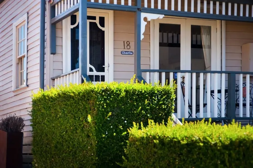 Charlies Daylesford - Image 1