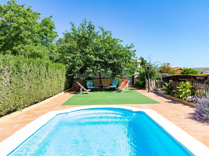 Cosy cottage with pool, garden and wifi - Image 1