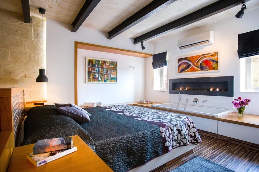 THE LOFT - Image 1