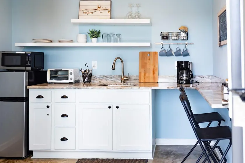 Clean & Serene Studio - easy on/off interstate - Image 1