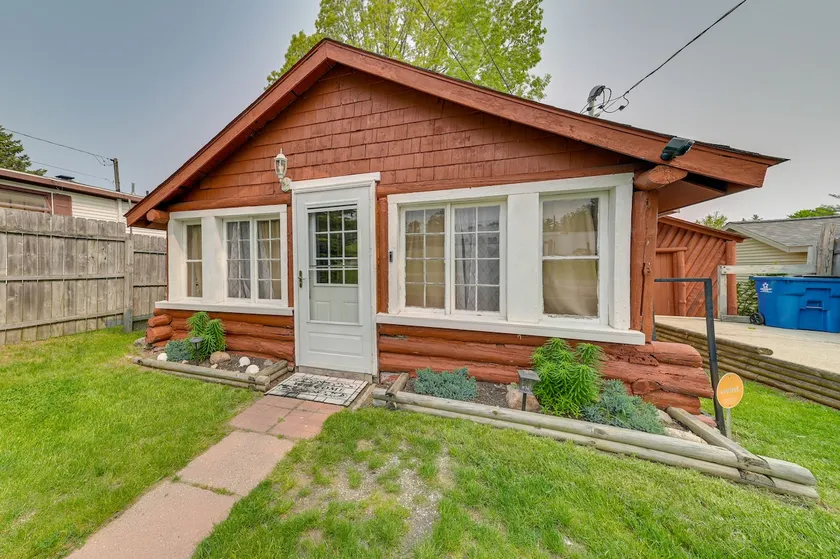 Cozy Houghton Lake Vacation Rental w/ Fireplace! - Image 1