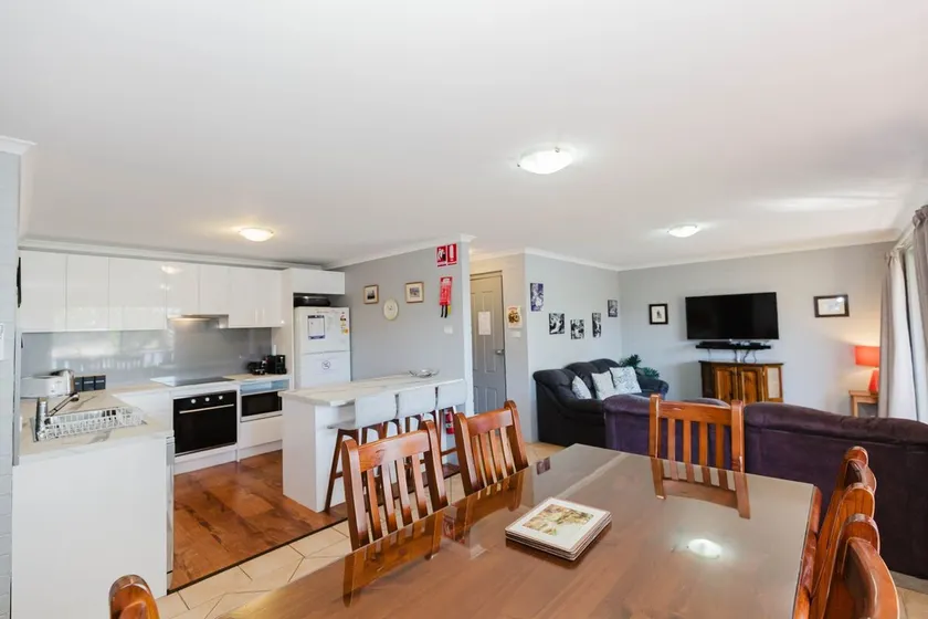 Aranda 3 25 Townsend Street - Image 1