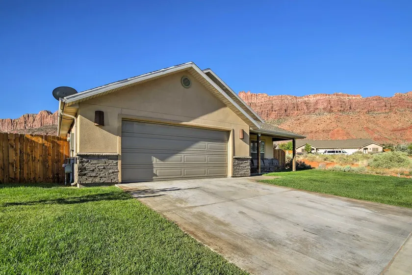 Mountain-View Moab Home w/ Pool & Hot Tub Access! - Image 1
