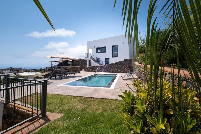 Moderne hus med privat pool, havudsigt, gratis WiFi, grill, aircondition. - Image 1