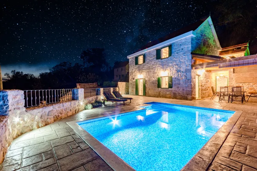 Holiday Home Rustic - Image 1