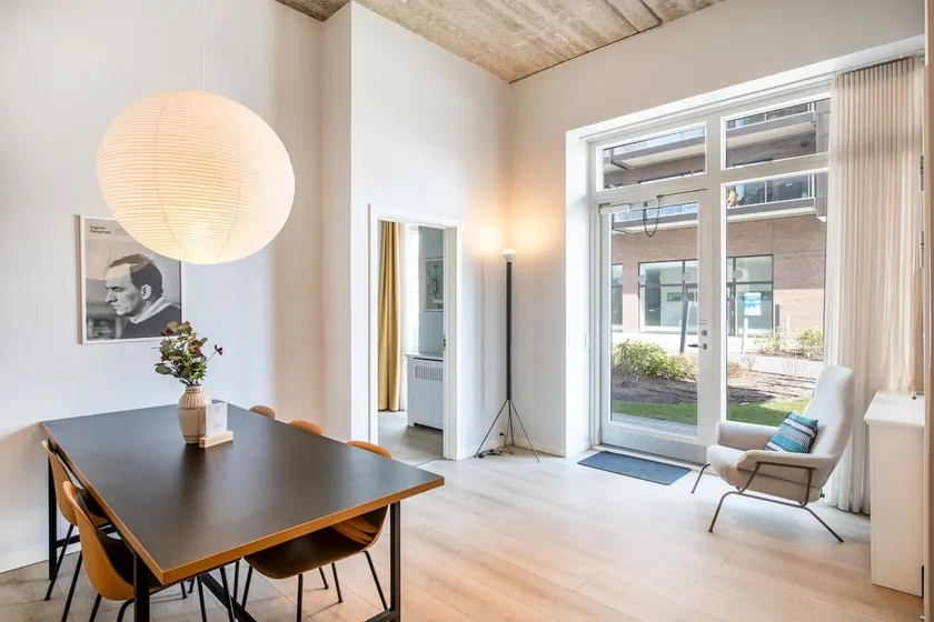 Urban Beach 2 Bedroom – Steps to Sand & Metro - Image 1
