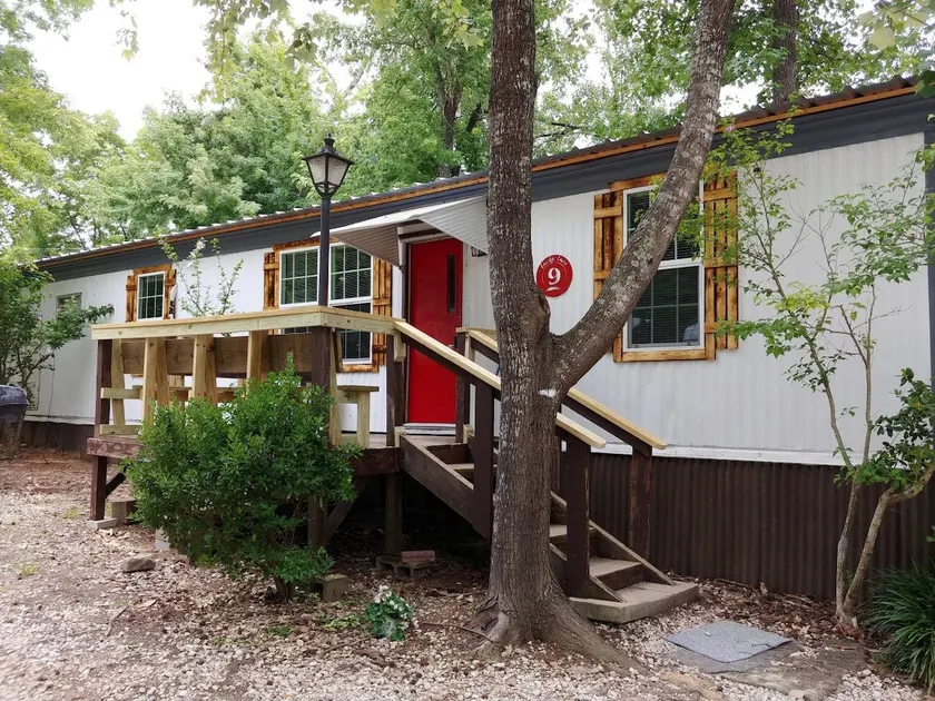 Rustic 2 bdrm home Near Lake Bob Sandlin, All NEW - Image 1