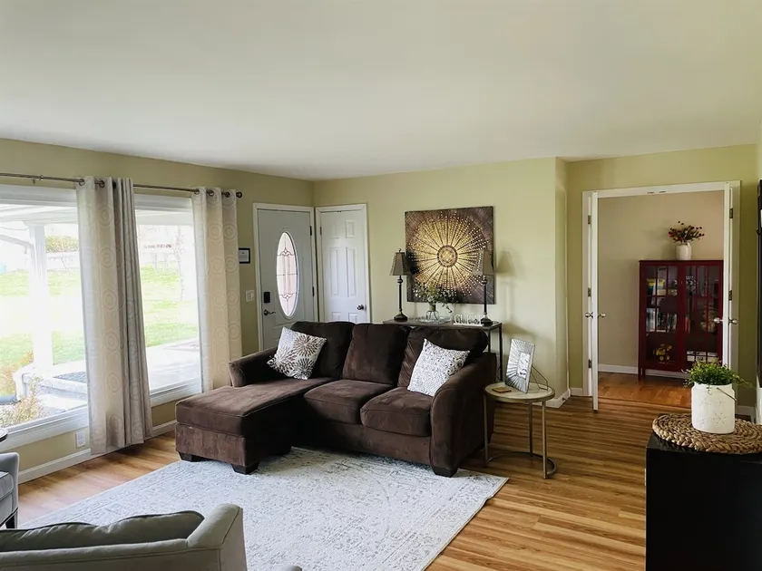 4BR/3BA on 2 acres, Sleeps 10, Pet Friendly - Image 1