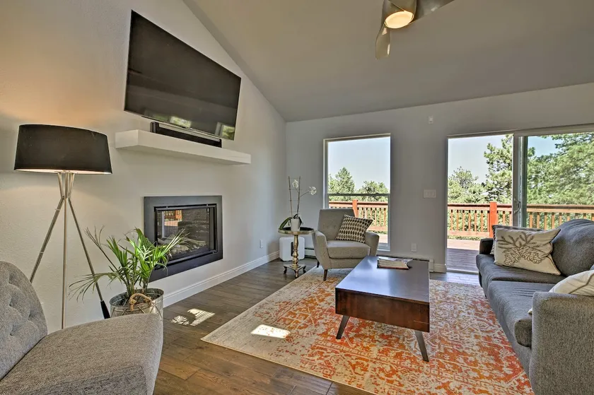 Modernt Morrison House w / Deck & 2 spisar! - Image 1
