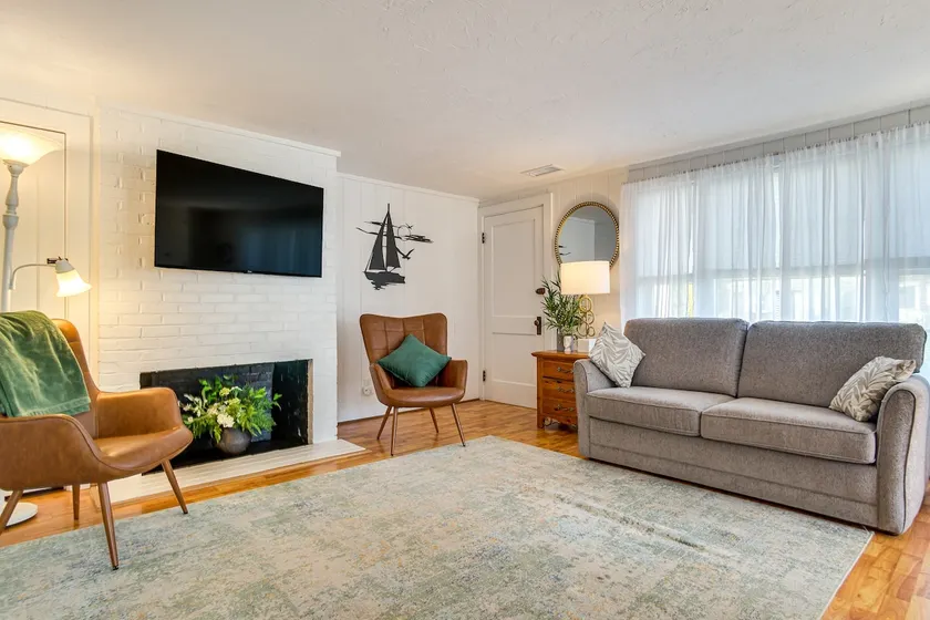 Walk to Craigville Beach: Cape Cod Gem w/ Patio - Image 1