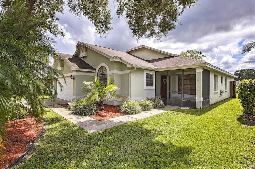Lakefront Brandon Home w/ Patio & Screened Lanai! - Image 1