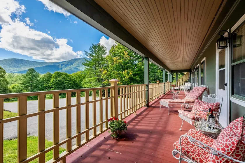 6BR/7BA • Manchester Sleep 20, Ski, Pool, Dogs - Image 1