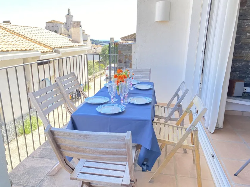102.05-Four bedrooms house with parking plance. - Image 1