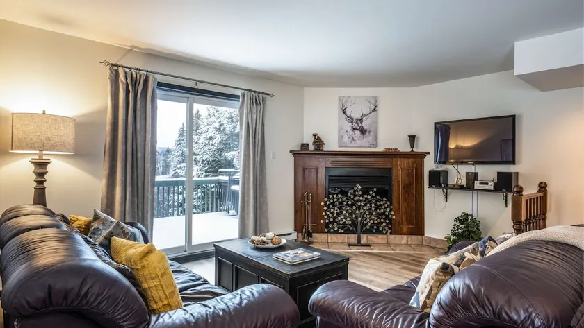 Centrally Located 3 Bedroom Condo | Aiglon 1716 - Image 1