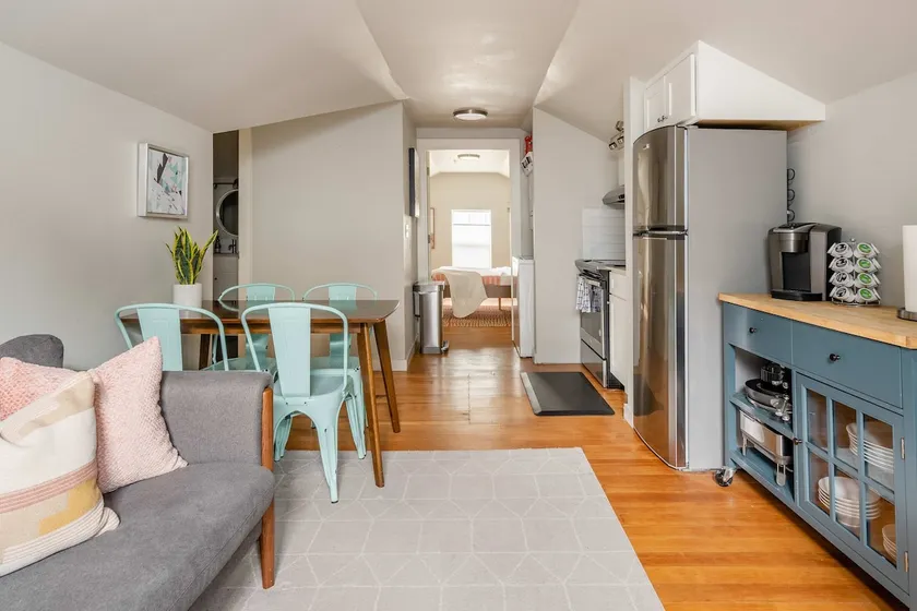 Top-Floor Hideout - Best Location - 2BR - 4 Guests - Image 1
