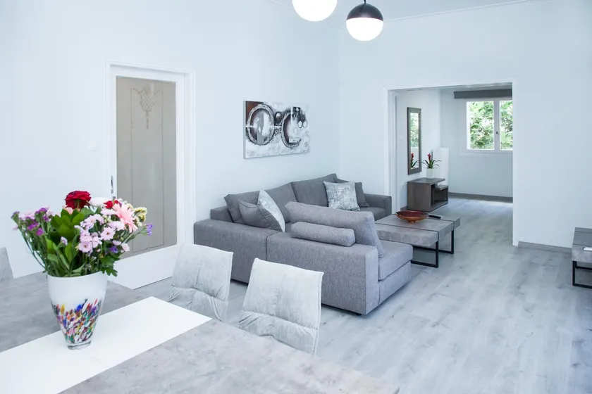 3 Bedroom Apartment with Garden Walk to Glyfada Center & Beach - Image 1