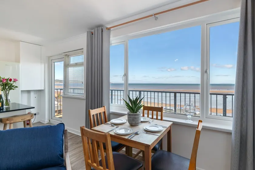 Mermaid Apartment - Sea Front Apartment with Views - Image 1