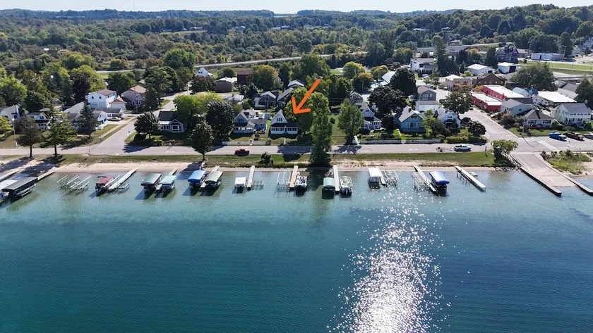 Lil's On The Lake On Crystal Lake & Dog friendly - Image 1
