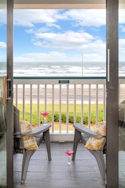 Serendipity Sunrise | Top Floor | Casa Del Mar - Image 1