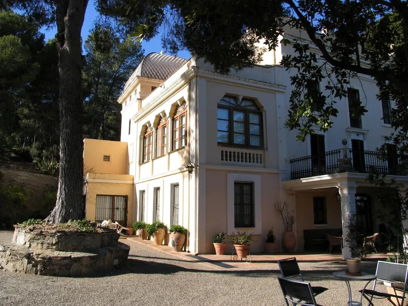 Small and comfortable independent house. Spacious private garden.3 km Valls - Image 1