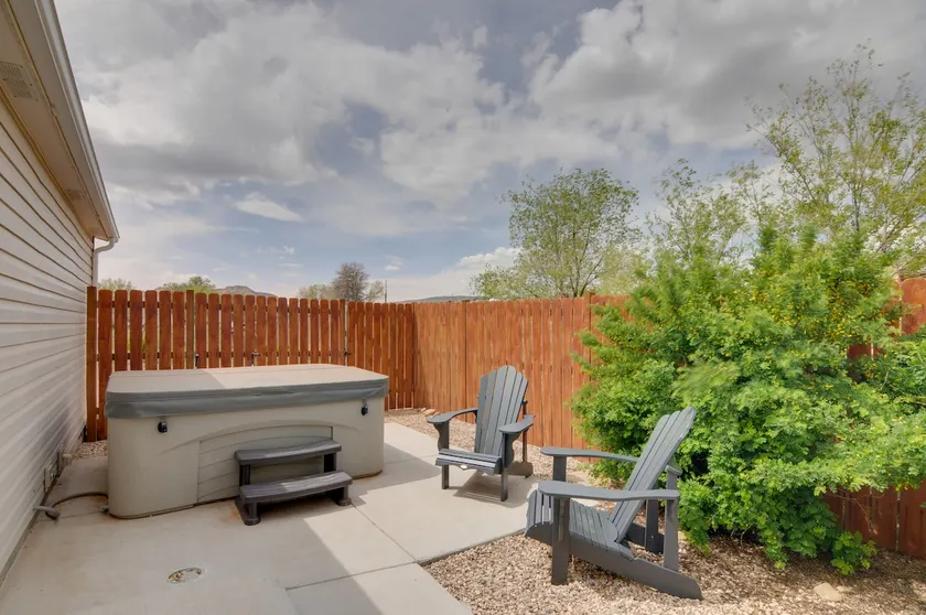 Utah Retreat - Hot Tub, Deck & Near National Parks - Image 1