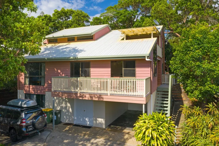 Straddie House - Image 1